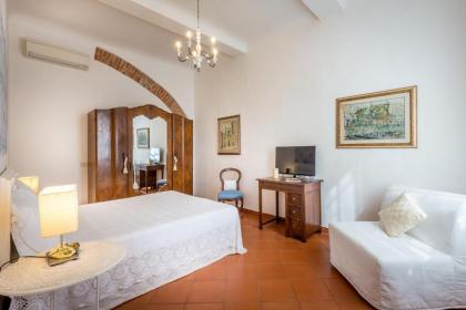 Classic Tuscany Apartments - image 10