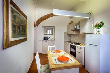 Classic Tuscany Apartments - image 8