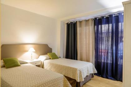 Ponte Vecchio Large Apartment - image 13