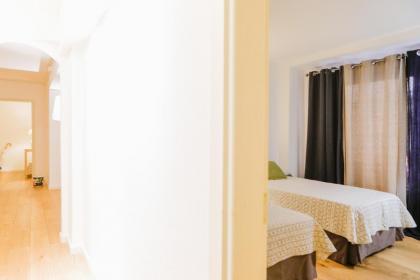 Ponte Vecchio Large Apartment - image 16
