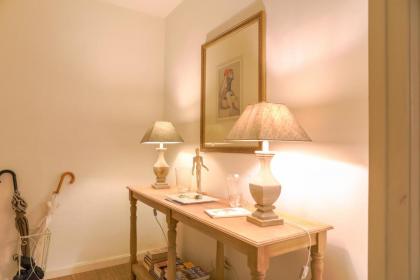 Ponte Vecchio Large Apartment - image 17