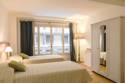 Ponte Vecchio Large Apartment - image 18