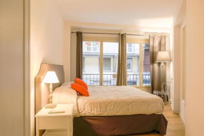 Ponte Vecchio Large Apartment - image 2