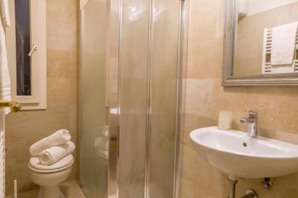Ponte Vecchio Large Apartment - image 5