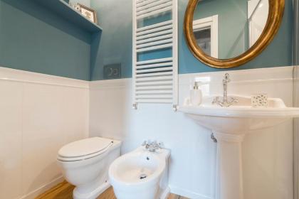 Oltrarno Real Mood Florentine Apartment - image 16