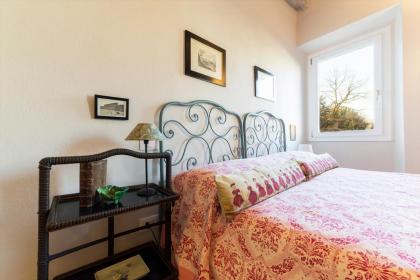 Oltrarno Real Mood Florentine Apartment - image 22