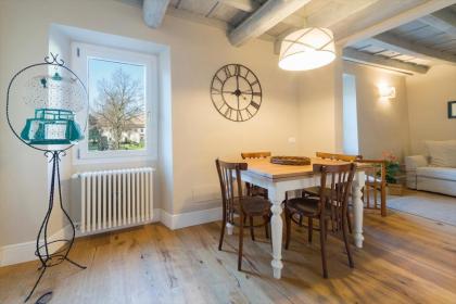 Oltrarno Real Mood Florentine Apartment - image 3