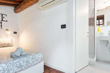 Modern Studio Flat - 3 mins from Duomo Square - image 9