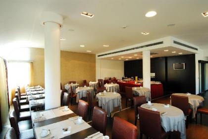 Cosmopolitan Hotel - image 2