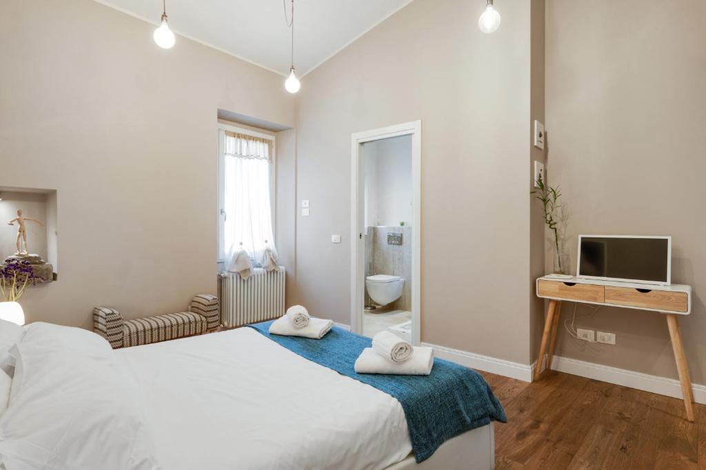 Palazzo Pitti & Ponte Vecchio Cozy Flat - image 4