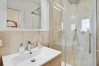 Palazzo Pitti & Ponte Vecchio Cozy Flat - image 9