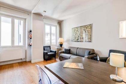 Piazza Santa Croce Design Apartment with Balcony - image 1