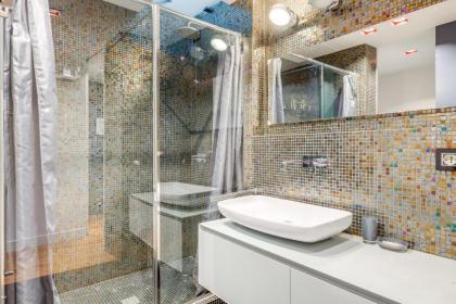 Piazza Santa Croce Design Apartment with Balcony - image 13