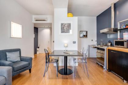 Piazza Santa Croce Design Apartment with Balcony - image 14