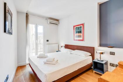 Piazza Santa Croce Design Apartment with Balcony - image 5