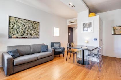 Piazza Santa Croce Design Apartment with Balcony - image 6