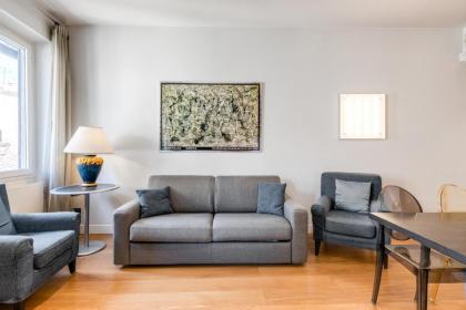 Piazza Santa Croce Design Apartment with Balcony - image 9