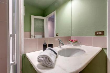 Mamo Florence - San Niccolò Apartment - image 17