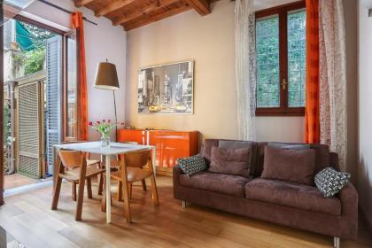 CELLINI Bright & Elegant flat in Florence-hosted by Sweetstay - image 2