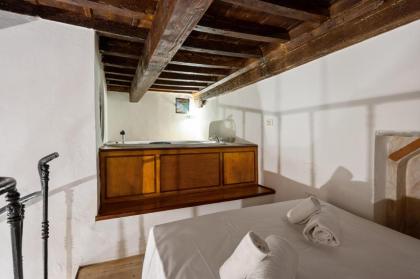Palazzo Pitti Apartment with Terrace - image 11