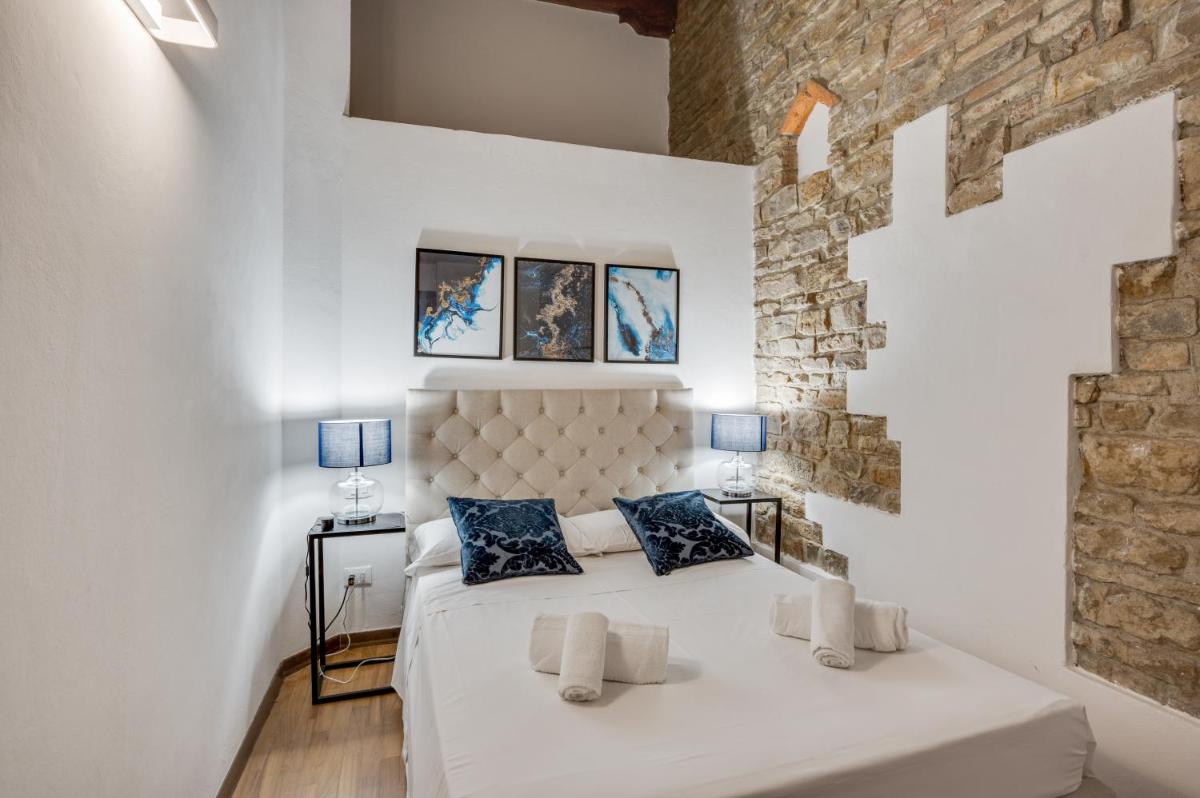Palazzo Pitti Apartment with Terrace - image 2