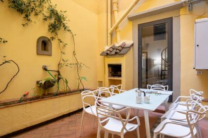Palazzo Pitti Apartment with Terrace - image 3