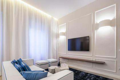 Luxury Blue Duomo - image 11