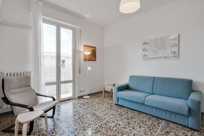 Lulli Cozy Apartment with Balcony - image 1