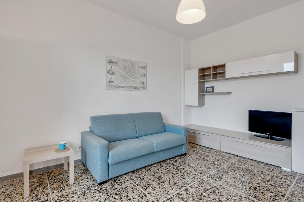 Lulli Cozy Apartment with Balcony - image 3