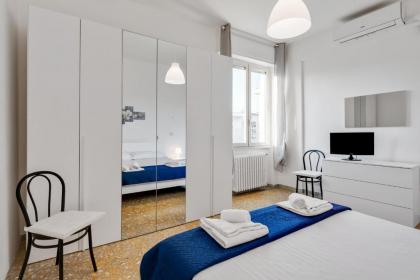 Lulli Cozy Apartment with Balcony - image 4