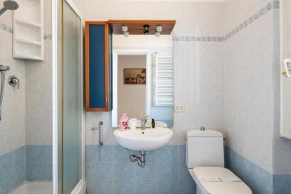 Lulli Cozy Apartment with Balcony - image 5