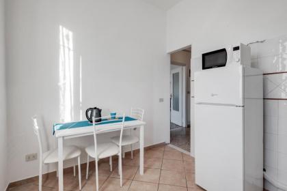 Lulli Cozy Apartment with Balcony - image 9