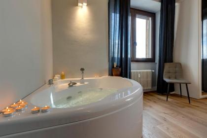 Sleep Tight Florence Suite - image 23