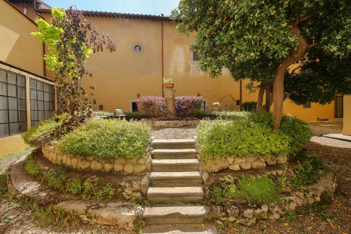 Dragomanni Apartment with Garden - image 2
