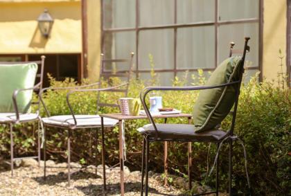 Dragomanni Apartment with Garden - image 4