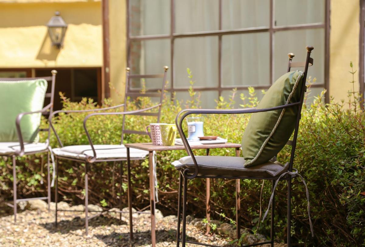 Dragomanni Apartment with Garden - image 4