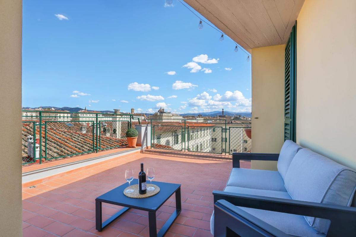 Penthouse with big terrace in Oltrarno - hosted by Sweetstay - main image
