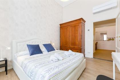 I Renai - Ponte delle Grazie Modern Apartment Florence