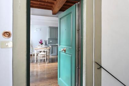 PONTEVECCHIO Stylish Apartment in Florence - hosted by Sweetstay - image 14