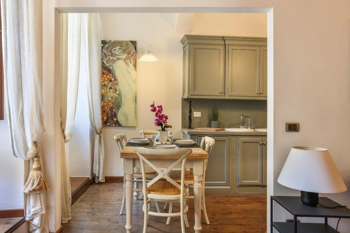 PONTEVECCHIO Stylish Apartment in Florence - hosted by Sweetstay - image 7
