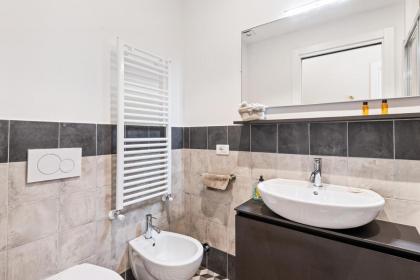 Maragliano Cozy Flat with Balcony - image 12