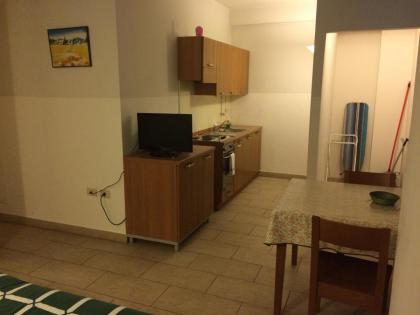 Furnished Studio for two people - image 10