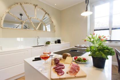 La Croce D'oro Santa Croce Suite Apartments - image 12