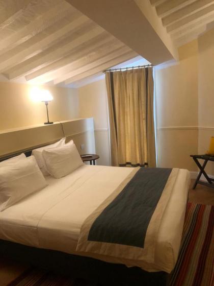 La Croce D'oro Santa Croce Suite Apartments - image 23