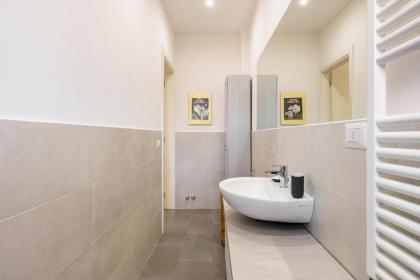 Doni Quiet and Comfortable Apartament with Balcony - image 13