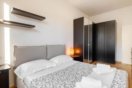 Doni Quiet and Comfortable Apartament with Balcony - image 3