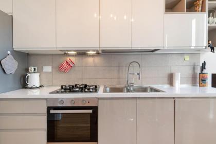 Doni Quiet and Comfortable Apartament with Balcony - image 7