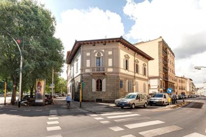 Mamo Florence - Bonnie - Clyde - Marvin Apartments - image 2