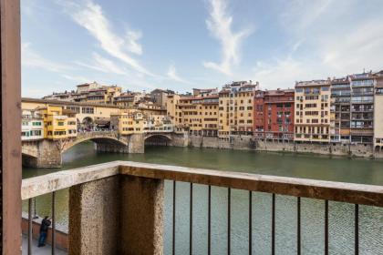 Stunning Ponte Vecchio - image 29