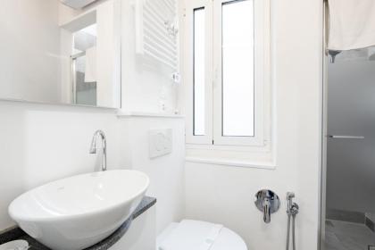 Viuzzo 7 - Florence White Apartment - image 11